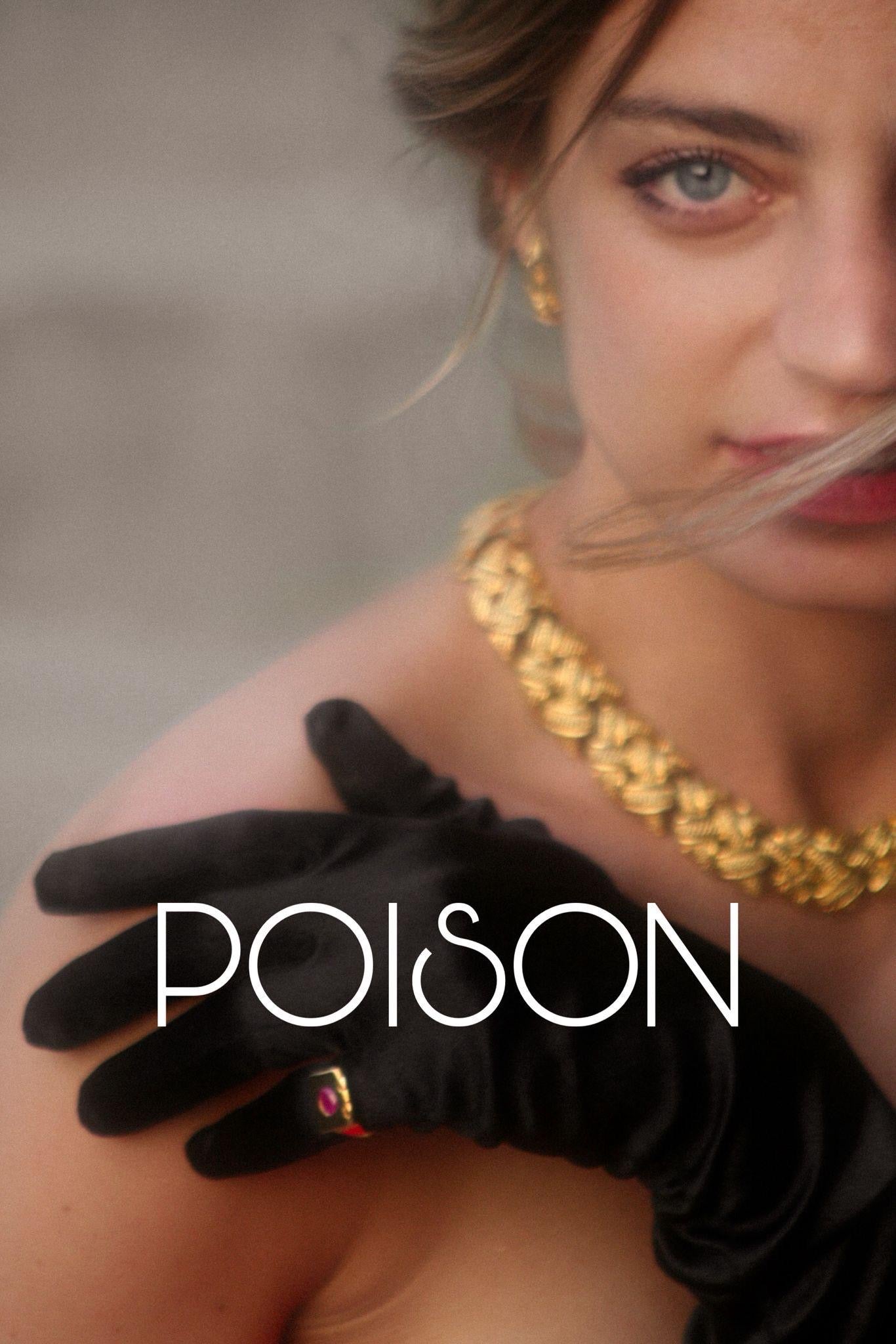 Le Luxe du non-ostentatoire : Pourquoi porter une bague poison en 2026