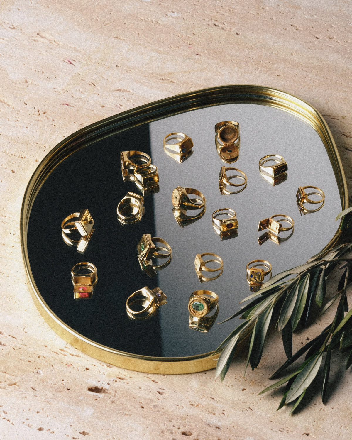 Bague Poison en Argent 925 ou vermeil ? Comment choisir la matière de votre bague à compartiment